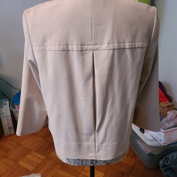 Cute jacket hp🔥🔥🔥🔥 - Picture 2 of 6